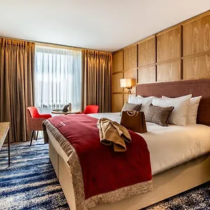 4* Otel Skylon